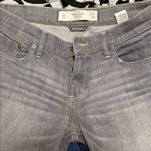 Barely worn AnF jeans low rise! Very form fitting.